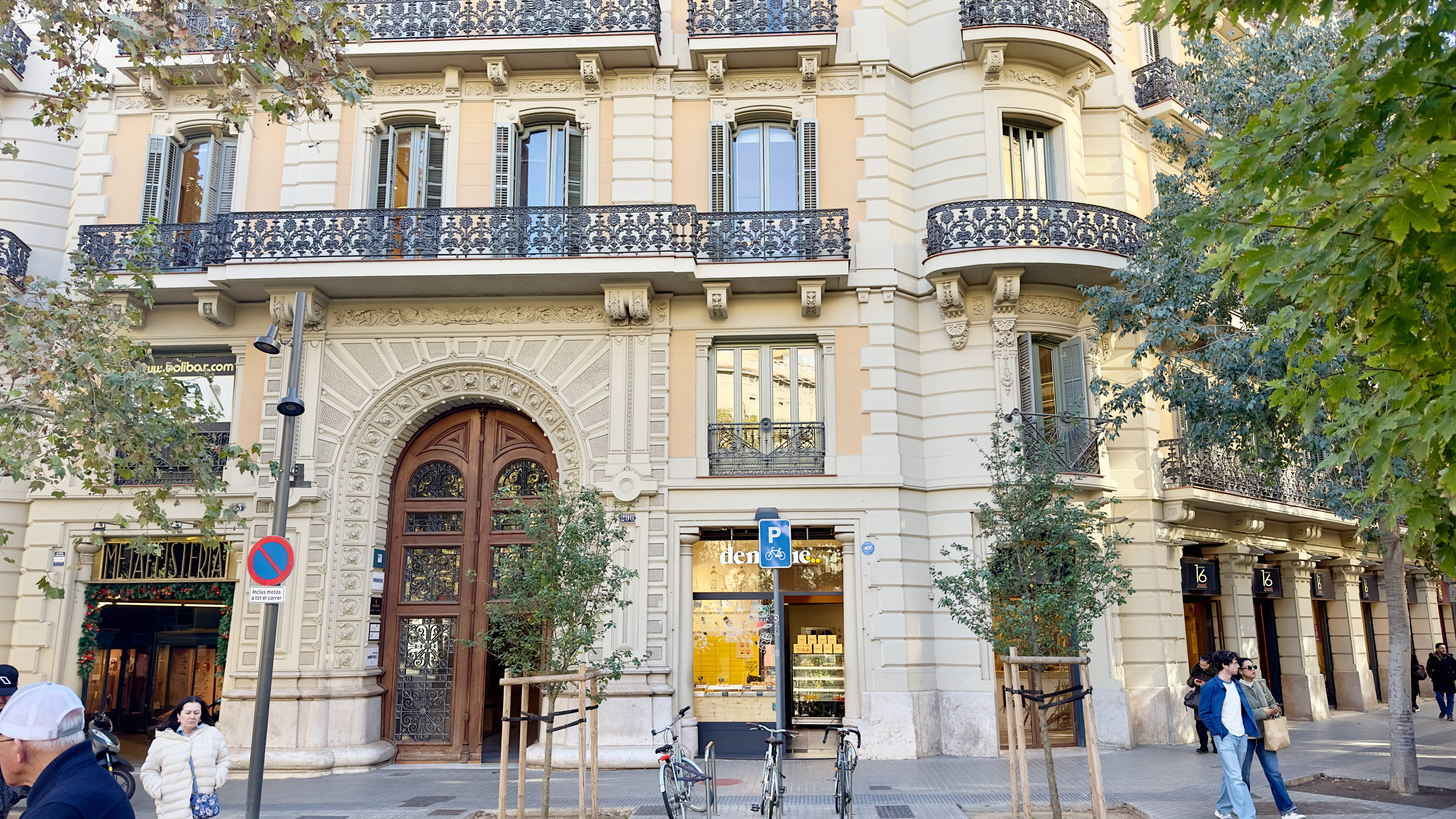 Un HUB con alma modernista en Rambla Catalunya de Barcelona.